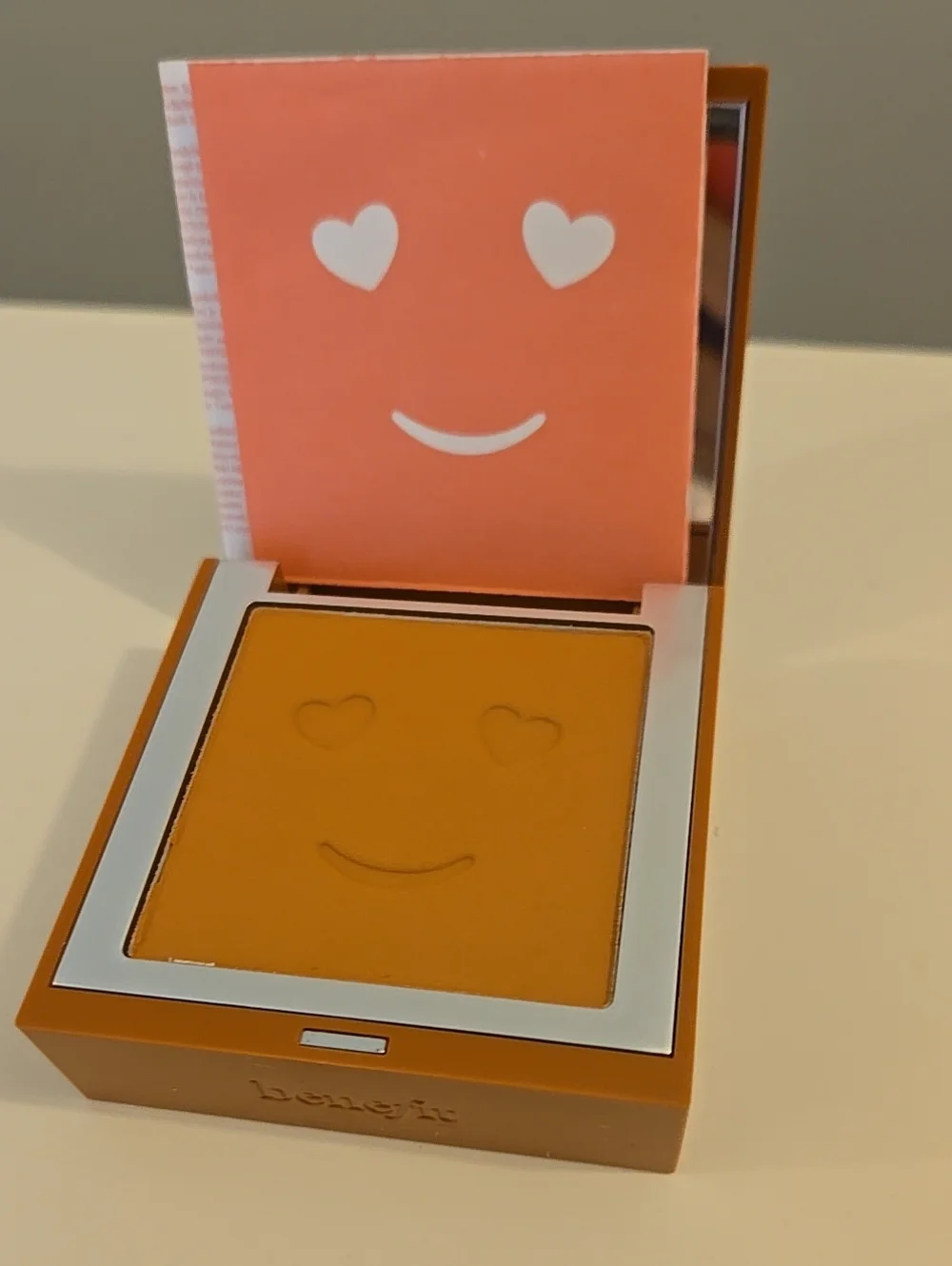 Benefit compact powder